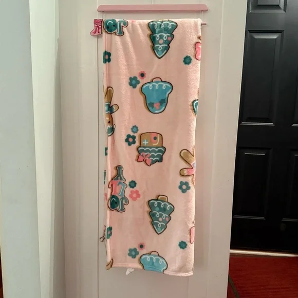 SALE! Betsy Johnson Pink Gingerbread Themed Blanket - Picture 3 of 4